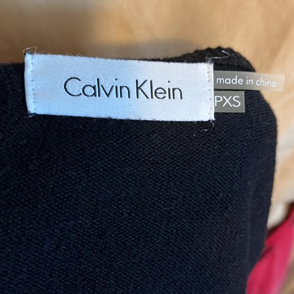 Calvin Klein sweater. - Picture 3 of 4